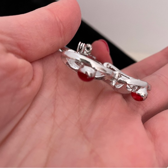 Vintage Silver Tone Holiday Christmas Winter Gifting Festive Bell Pin / Brooch - Picture 5 of 9